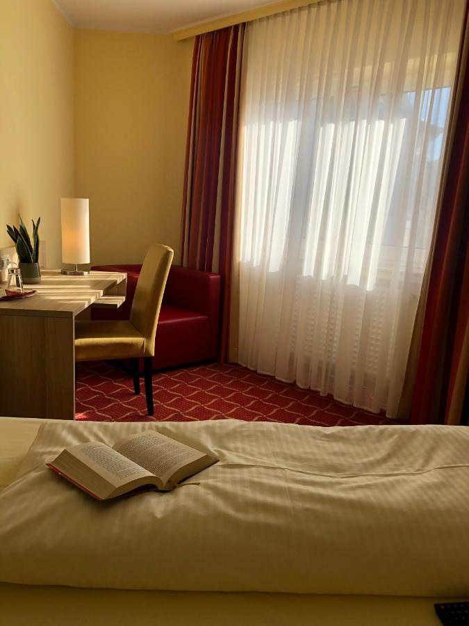 Montana Hotel Koeln-Bonn Airport トロイスドルフ エクステリア 写真