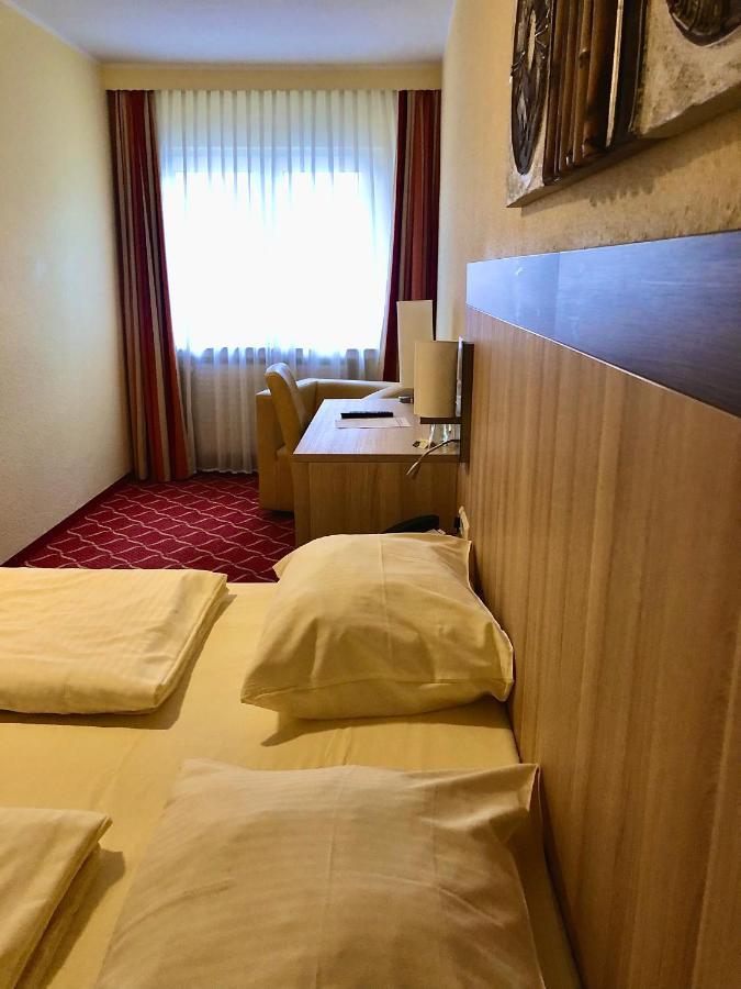 Montana Hotel Koeln-Bonn Airport トロイスドルフ エクステリア 写真