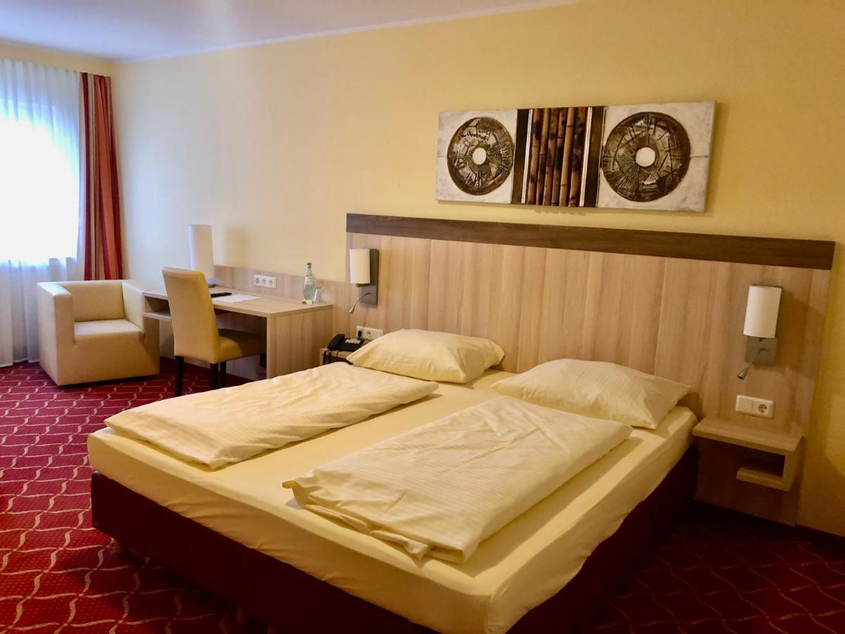 Montana Hotel Koeln-Bonn Airport トロイスドルフ エクステリア 写真