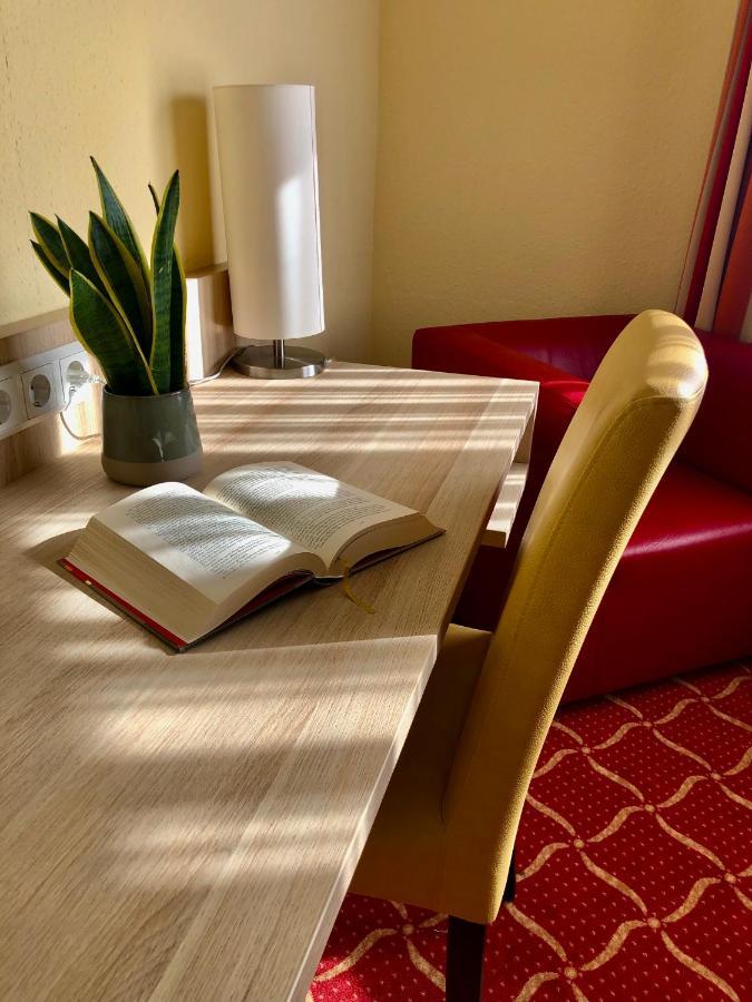 Montana Hotel Koeln-Bonn Airport トロイスドルフ エクステリア 写真